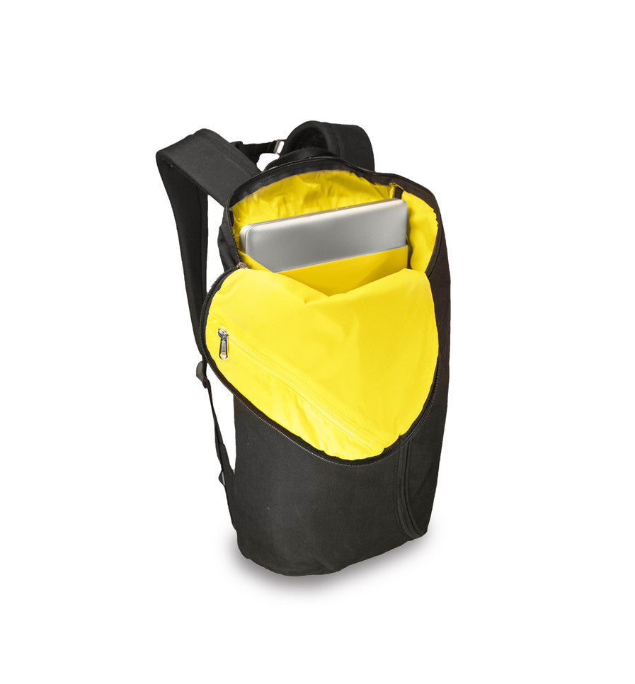 Rucksack Filip geöffnet mit Laptop